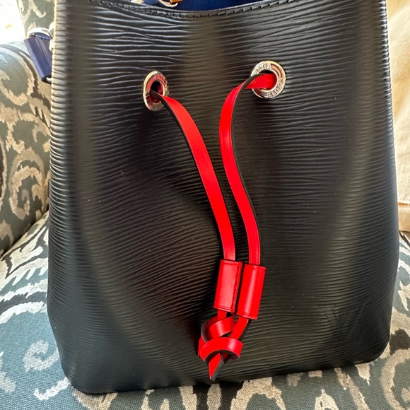 Louis Vuitton Black and Red Bucket Bag - Picture 5 of 8